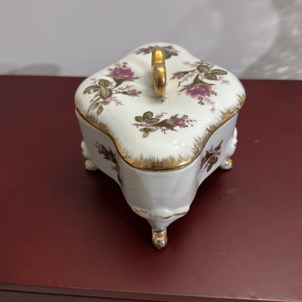 Vintage 1950 Lipper and Mann hand-painted floral porcelain gilded trinket box - Picture 4 of 9